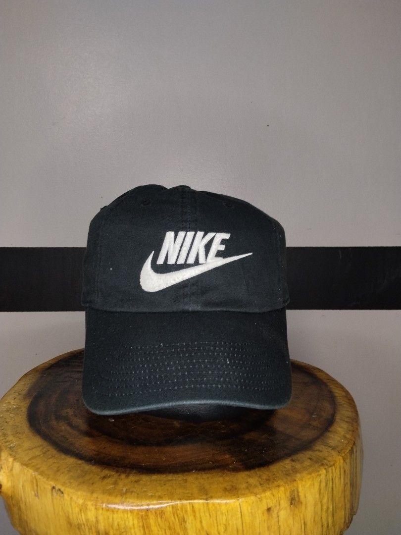 Nike Cap (Category: Activewear) located in Bago City. Submitted by classic_picked_up (Listing ID 1466230921, Image 1). Description: excellent embroid logo no issue one size 9.5/10 color rate.