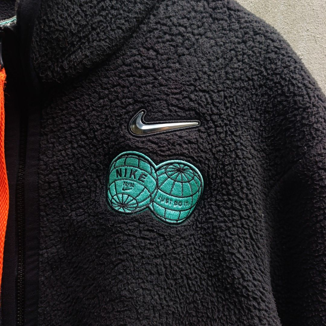 Nike CNY Fleece Jacket (Category: Coats, Jackets and Outerwear) located in Aritao. Submitted by kami.seta (Listing ID 1466231013, Image 3). Description: SIZE-M-L LENGTH-27 WIDTH-22½ COLOR & CONDITION-9.5/10 NO ISSUE.