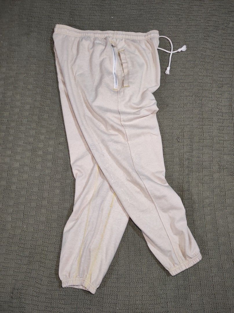NIKE DRI-FIT EMBROID SWOOSH PANTS (Category: Joggers) located in Las Pinas. Submitted by jeusmanlangit (Listing ID 1466252846, Image 1). Description: NIKE DRI-FIT EMBROID SWOOSH PANTS SIZE: XL ON TAG DIMES: W: 34-38 L: 39 ISSUE: STAIN SA LIKOD NG ISANG HITA NEED LANG IBABAD 550 PESOS LANG DM📩.