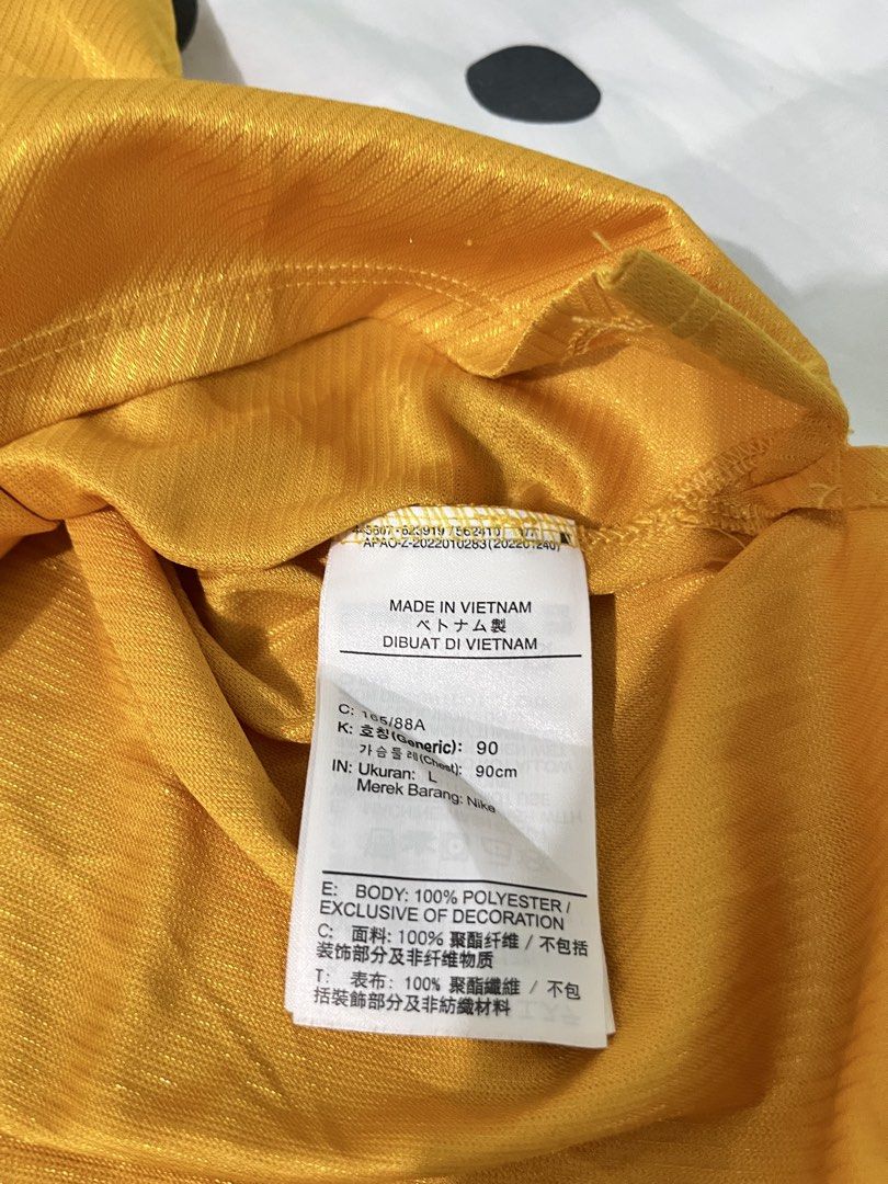 Nike dri-fit running shirt (Category: Activewear) located in Bacoor. Submitted by chrstnsnjs (Listing ID 1466255056, Image 3). Description: Nike dri-fit Womens Size L 9/10 condition ₱399+sf jnt shipping .