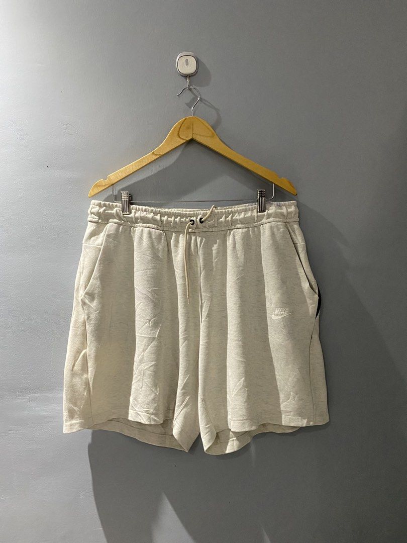 Nike Heather Grey Sweatshorts XXL (Category: Shorts) located in Bangued. Submitted by koroysthrifts (Listing ID 1466295922, Image 2). Description: - Brand: Nike 36-42x18x15 - Color: Heather Grey - Size: XXL - Material: Super comfortable fleece - Waistband: Elastic with adjustable drawstring - Pockets: Side pockets with a hidden zip pocket inside - Logo: Embroidered white Nike logo on left leg - Condition: Clean tag attached inside - Best for: Lou
