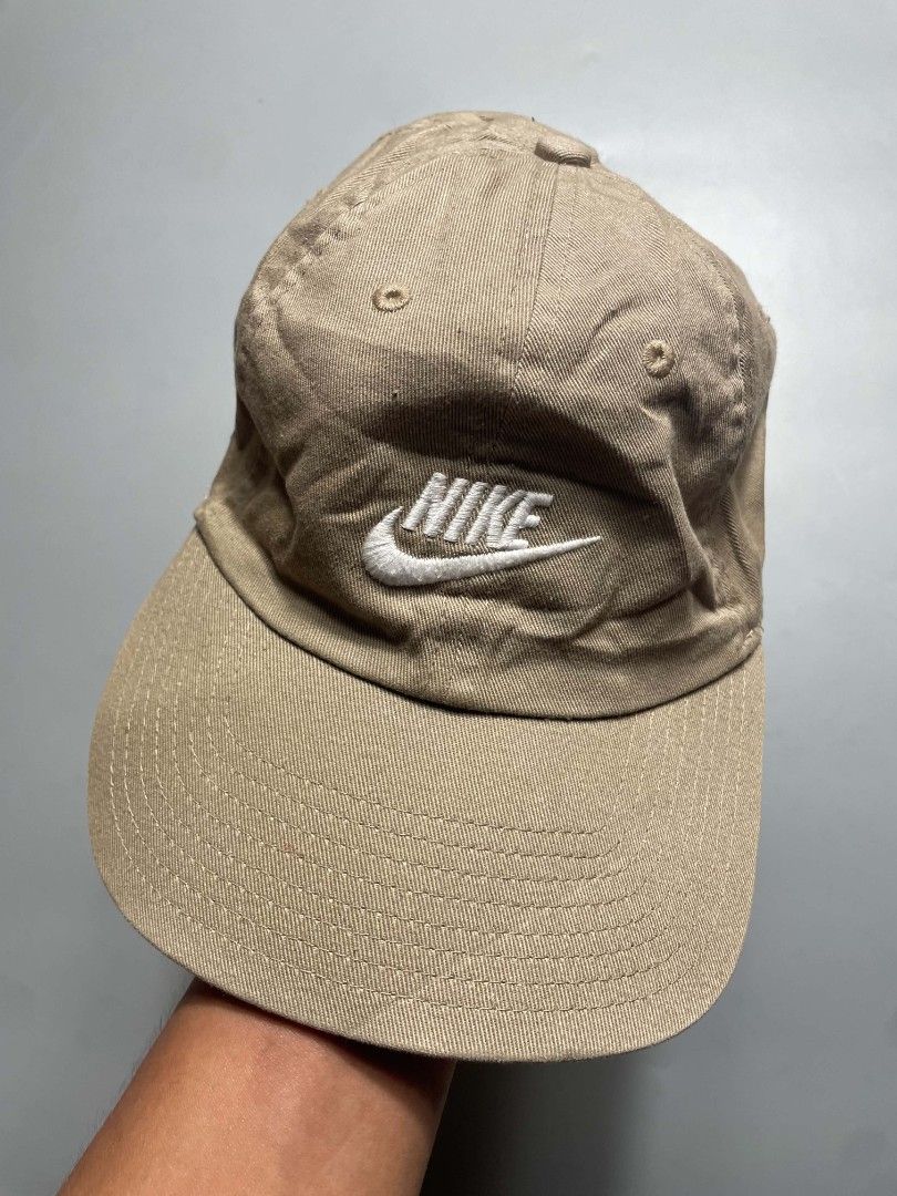 Nike Heritage86 Khaki Cap (Category: Caps & Hats) located in Butuan. Submitted by prince0922 (Listing ID 1466309264, Image 2). Description: Very Good Condition Need Restoration.