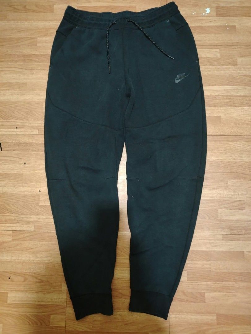 Nike jogger (Category: Joggers) located in Lal-Lo. Submitted by keenlion_7de5f3 (Listing ID 1466330137, Image 1). Description: -Size:M on tag but best fit L -Dimes:16 by 33w by 40l -+sf -payment first before ship -negotiable naman po.