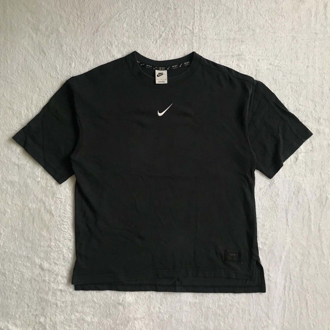 NIKE JUST DO IT (Women's) (Category: Activewear) located in Cebu City. Submitted by kevinthrift (Listing ID 1466293554, Image 2). Description: NIKE JUST DO IT Excellent Condition Size: Small on tag Dimes: Length 27 Front 26Back |Width 21 Color rate: 9/10 -No issue -Need wash.