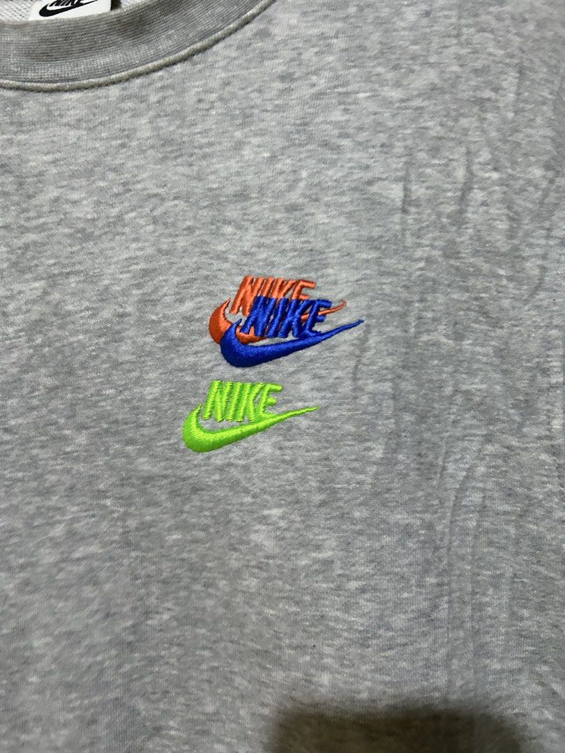 Nike Longsleeves Multi Logo (Category: Coats, Jackets and Outerwear) located in Cavite. Submitted by jointhrift17 (Listing ID 1466193742, Image 3). Description: Size Small Excellent condition No issue .