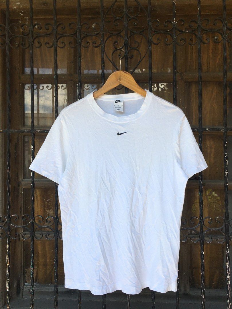 NIKE MID EMBROID SWOOSH WHITE TEE (Category: Tshirts & Polo Shirts ) located in Bulacan. Submitted by aaron_garrucho15 (Listing ID 1466322541, Image 1). Description: Dimes: 20W x 26L Color rate: 9.7/10 - Brand: Nike - Color: White with embroidered black swoosh - Size: Small - Material: 100% cotton - Fit: Classic casual fit - Condition: Excellent / Pre-loved - Perfect for everyday styling and easy pairing.