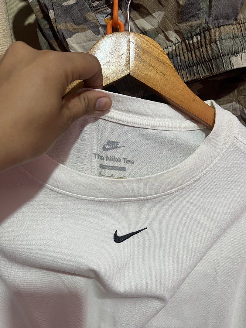 NIKE Mid swoosh (Category: Tshirts & Polo Shirts ) located in Ipil. Submitted by cris_1999_fire (Listing ID 1466282679, Image 2). Description: Nike mid swoosh Width: 22.5 Length: 28 Excellent Need wash.