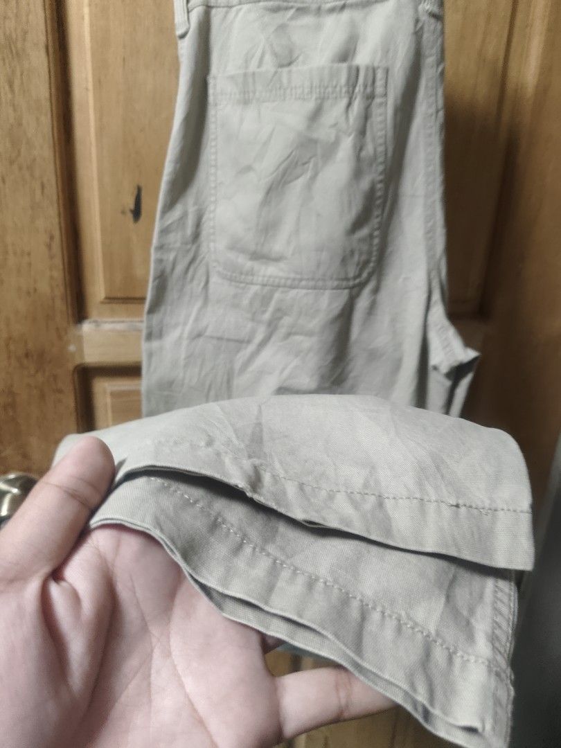 Nike Pants size 36 (Category: Chinos) located in Tuguegarao City. Submitted by xiraaaaa (Listing ID 1466274937, Image 3). Description: issue hem.