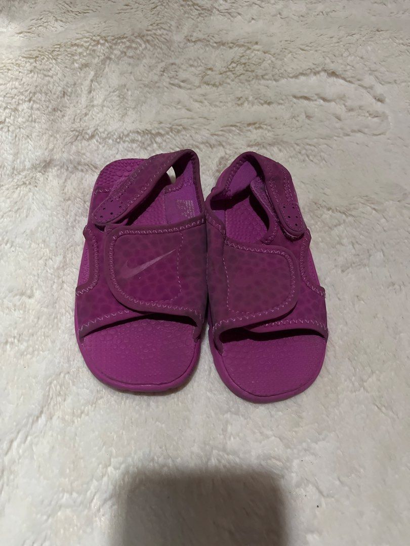 Nike Pink Kids Sandals (Category: Babies & Kids Fashion) located in Carmona. Submitted by abimeng08 (Listing ID 1466302008, Image 1). Description: - Brand: Nike - Color: Bright pink - Secure fit with adjustable velcro top and back heel straps - Textured footbed and patterned rubber outsole for better grip - Easy slip-on style, ideal for everyday wear - size: UK:7.5, US:8C,EUR:25.