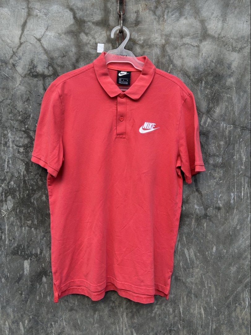 Nike Polo Tee (Category: Tshirts & Polo Shirts ) located in Tuguegarao City. Submitted by 2giefinds (Listing ID 1466254444, Image 1). Description: Size: MEDIUM on tag *BEST FIT (LARGE) Dimes: W:21.5 x L:28 Condition: Excellent Color Rate: 10/10 Issue: ❌.