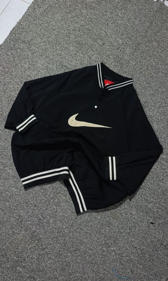 NIKE QUARTER VARSITY BUTTONS OVERSIZED,XL (Category: Coats, Jackets and Outerwear) located in Tumauini. Submitted by patricktag49926 (Listing ID 1466156641, Image 1). Description: .