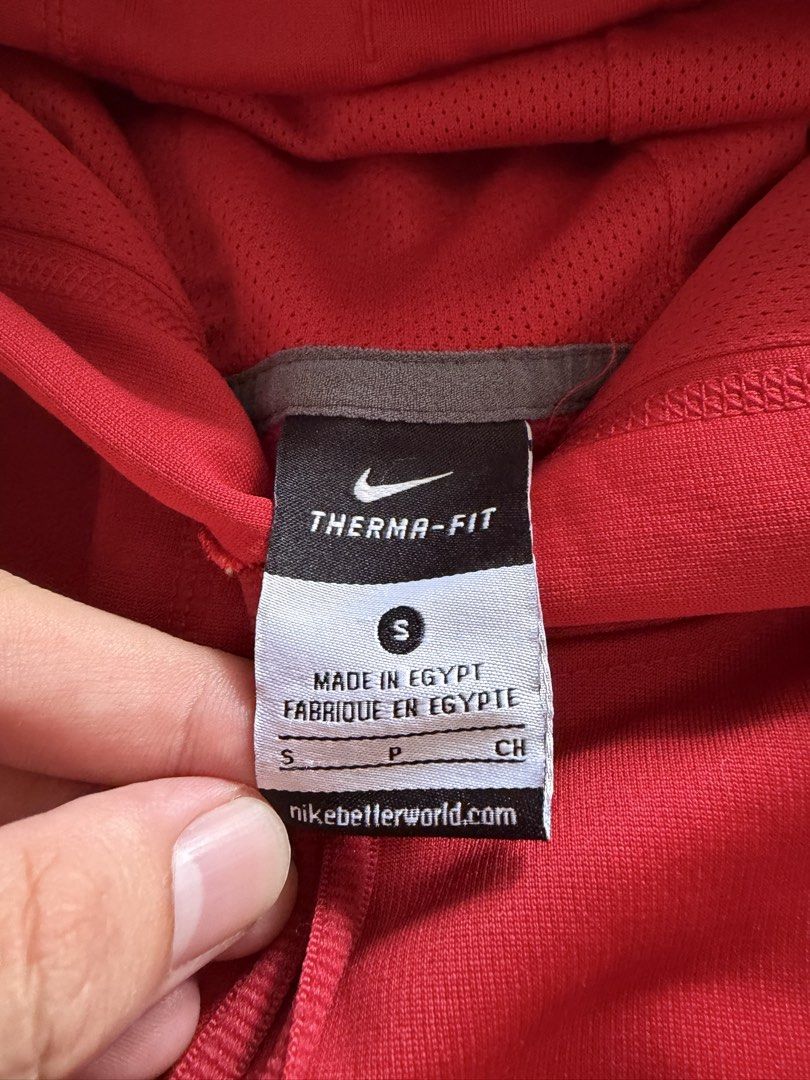 Nike Red Hoodie (Category: Hoodies) located in Lipa City. Submitted by bagabonds (Listing ID 1466211059, Image 2). Description: - Therma-fit.
