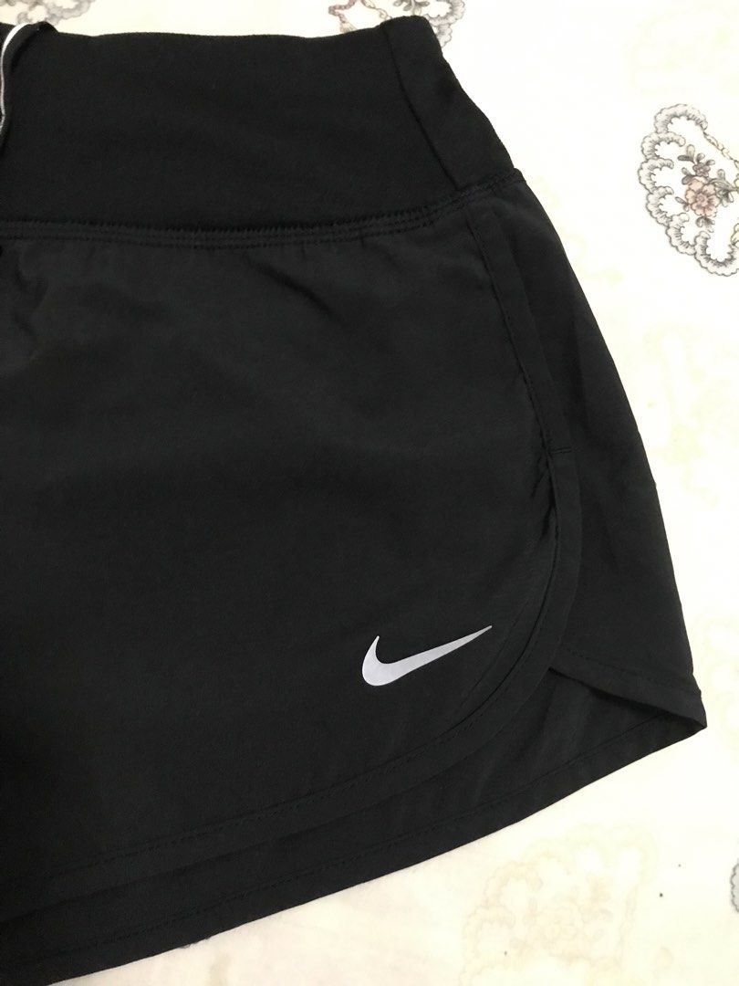 Nike Running Short (Category: Activewear) located in Manila. Submitted by freshlemon58885 (Listing ID 1466277787, Image 3). Description: Looks New Xs on tag Minor issue not noticeable Please refer to the last photos .