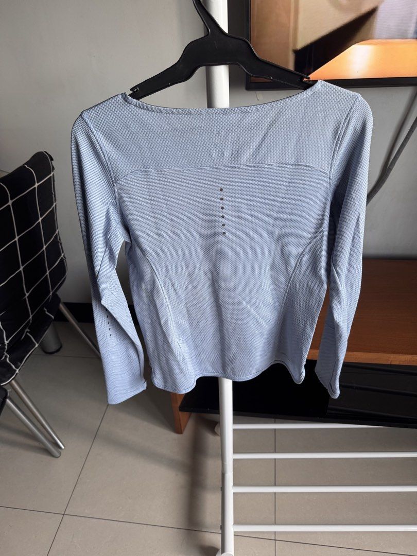 Nike running top (Category: Activewear) located in Quezon City. Submitted by essief (Listing ID 1466324276, Image 3). Description: No issues Selling cos sizing up 🔝 .