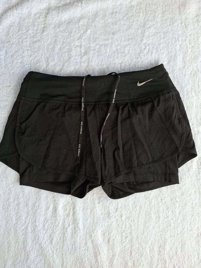 NIKE FLOW DRI-FIT HIGH WAISTED - BLACK - M (Category: Activewear) located in Abucay. Submitted by petiteprettyboutiquev2 (Listing ID 1466167544, Image 1). Description: color rate 10/10 + SF(J&T).