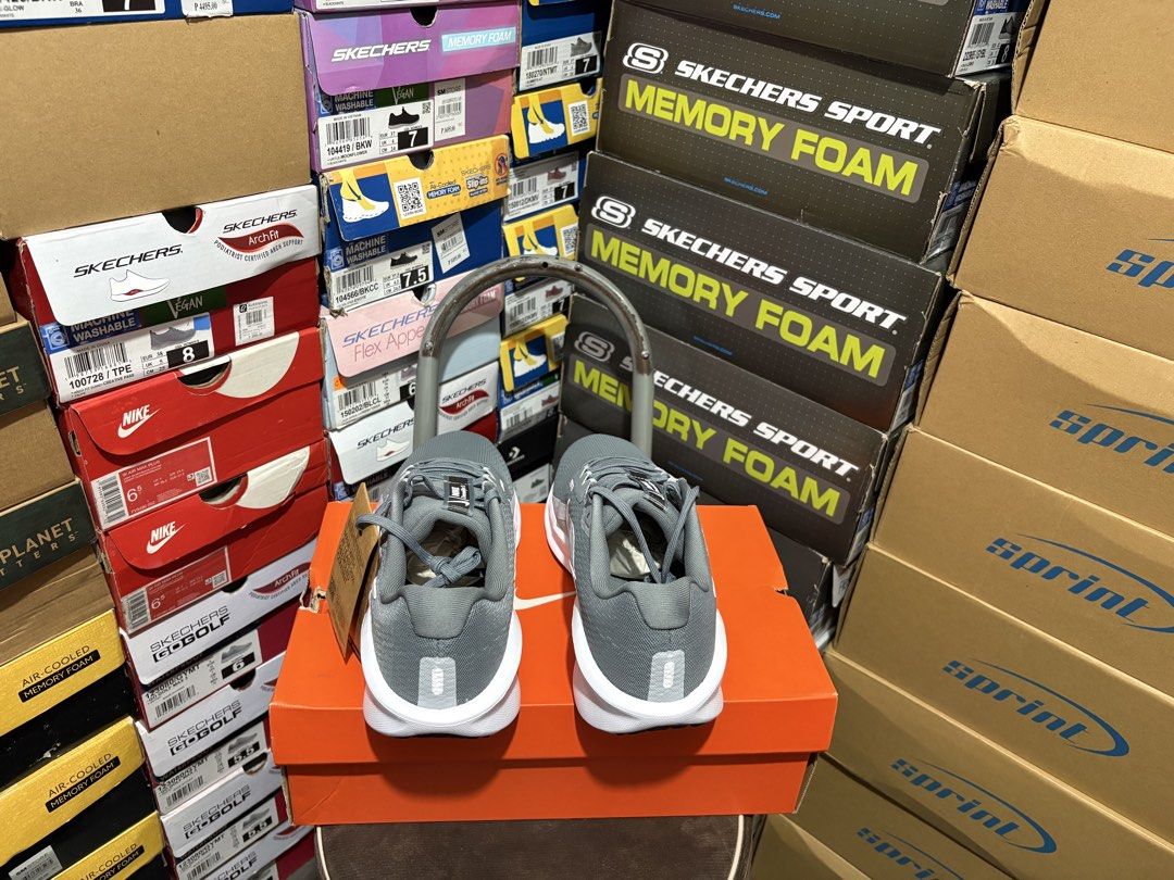 NIKE SHOES FOR MEN (Category: Sneakers) located in Manila. Submitted by renalyn1994 (Listing ID 1466297682, Image 2). Description: 100% BRANDNEW 100% ORIGINAL SIZE:9.5 MENS .