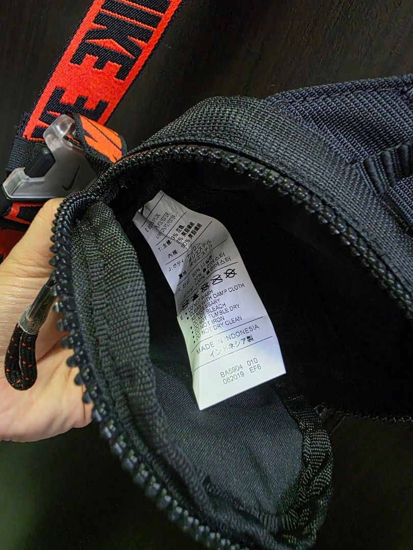 Nike sling bag (Category: Sling Bags) located in Manila. Submitted by pvjay (Listing ID 1466162535, Image 3). Description: .