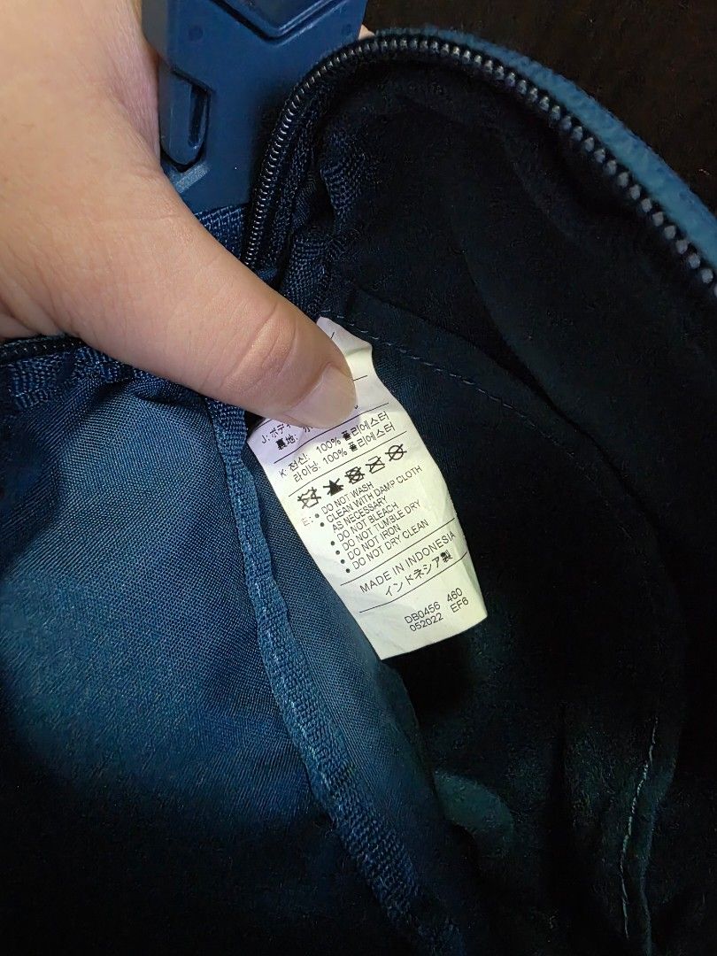 Nike sling bag (Category: Sling Bags) located in Manila. Submitted by pvjay (Listing ID 1466162681, Image 3). Description: .