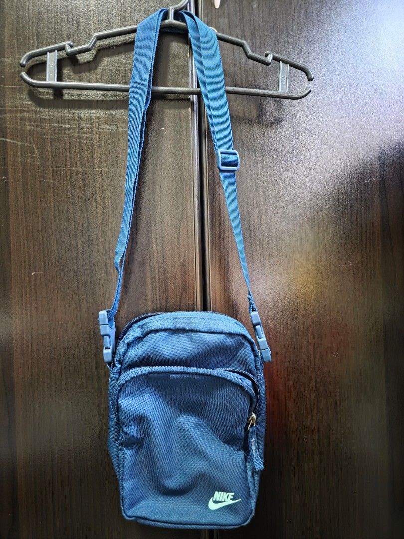 Nike sling bag (Category: Sling Bags) located in Manila. Submitted by pvjay (Listing ID 1466162681, Image 2). Description: .