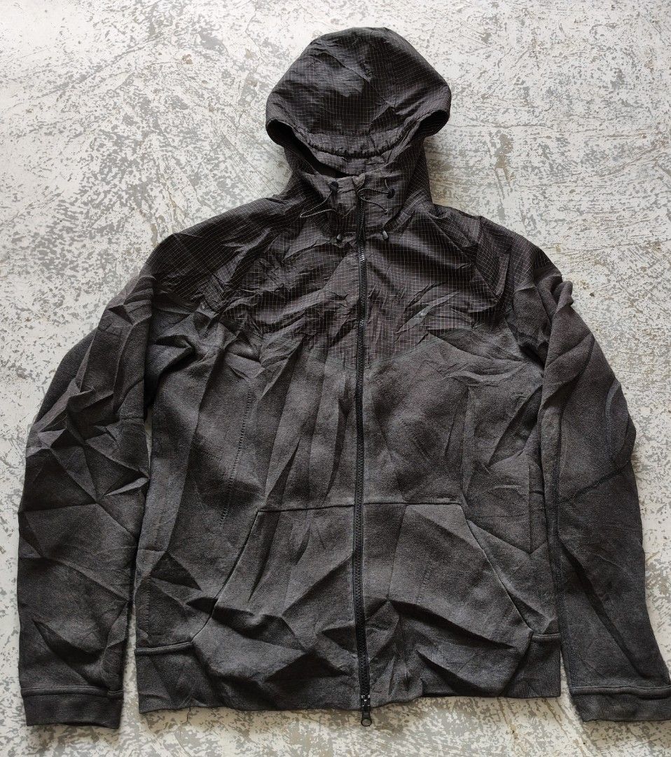 Nike tech fleece hoodie jacket (Category: Coats, Jackets and Outerwear) located in Cabadbaran. Submitted by jem1124 (Listing ID 1466200159, Image 1). Description: 22x27 Good condition fade on left ribbings cracked logo.