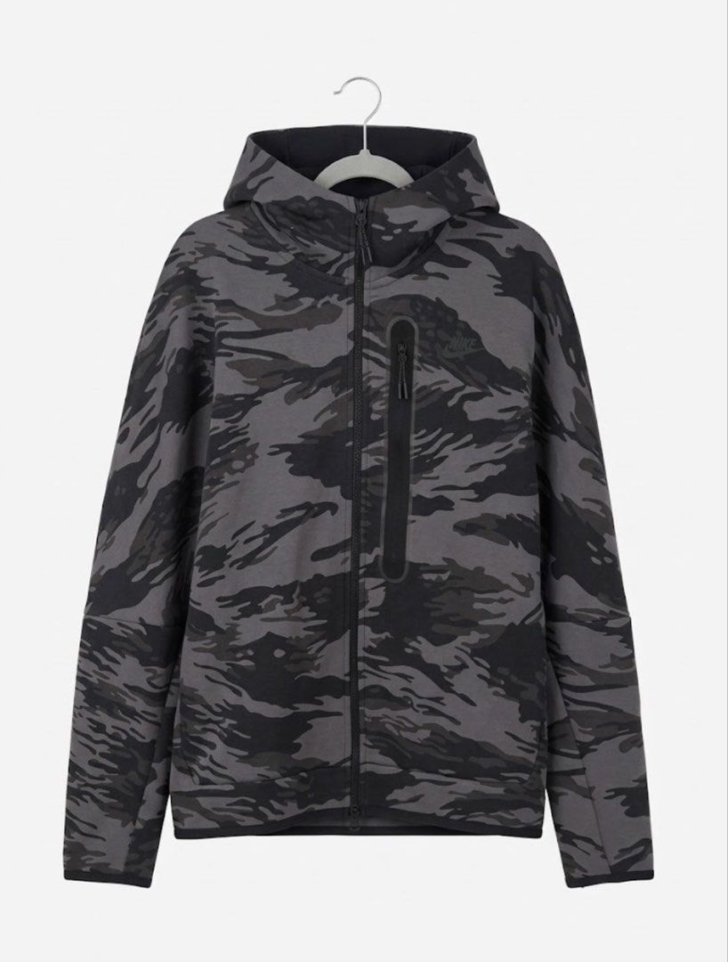 NIKE TECHFLEECE CAMO GRAY (Category: Coats, Jackets and Outerwear) located in Butuan. Submitted by thrift.maxey (Listing ID 1466313048, Image 1). Description: 24/29 As new.