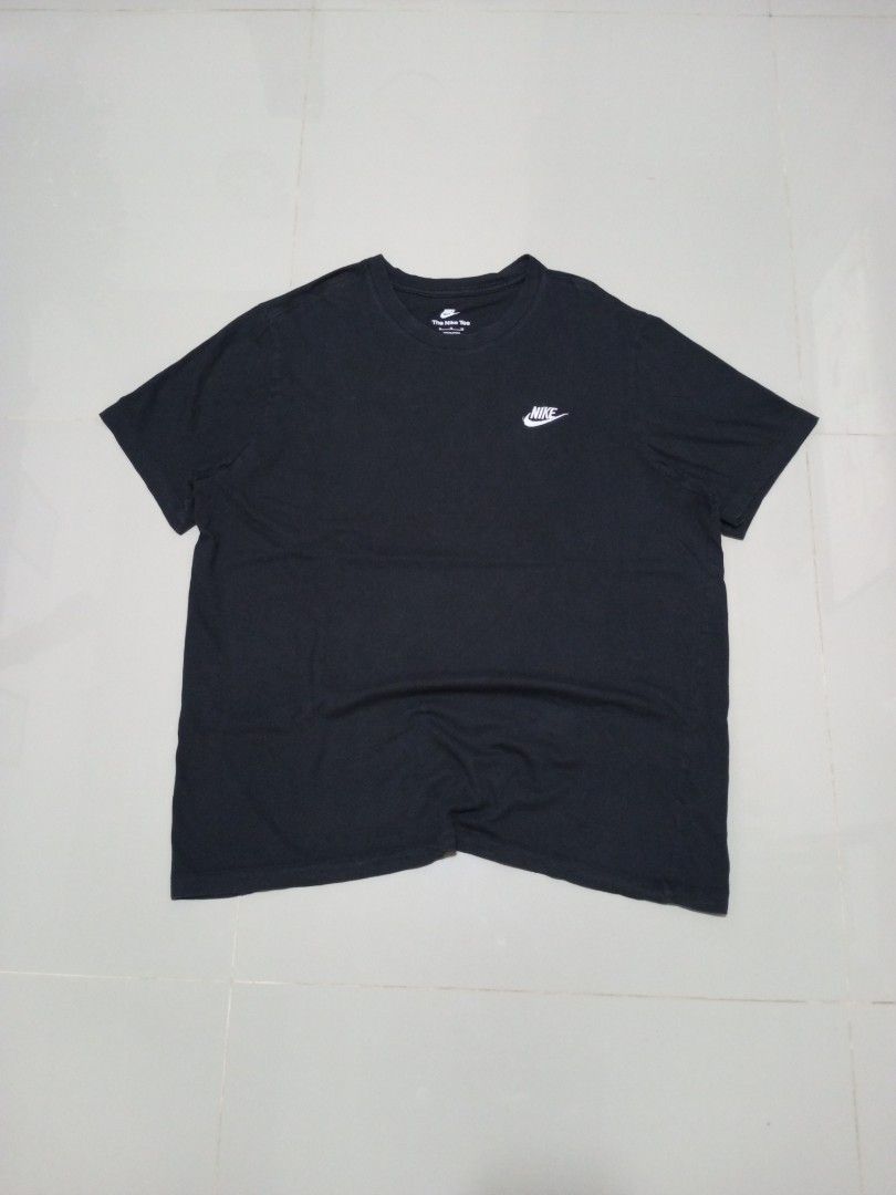 Nike tee (Category: Activewear) located in Manila. Submitted by _t20hrift (Listing ID 1466332125, Image 2). Description: Nike tee Size • XL Excellent condition 24 | 28 Dimension.