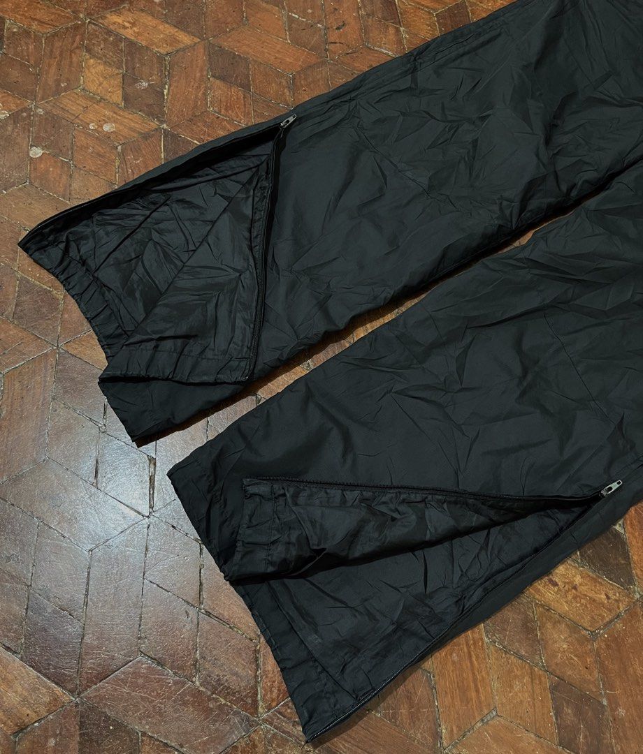 Nike Track Pants Ankle Zip (Category: Swim Trunks & Board Shorts) located in Manila. Submitted by oloip.thrift (Listing ID 1466311332, Image 3). Description: Size: L Dimes: 38/39 Leg opening: 9 Good Condition Issue: Minimal Crack Print, Just check the photos Color rate: 10/10.