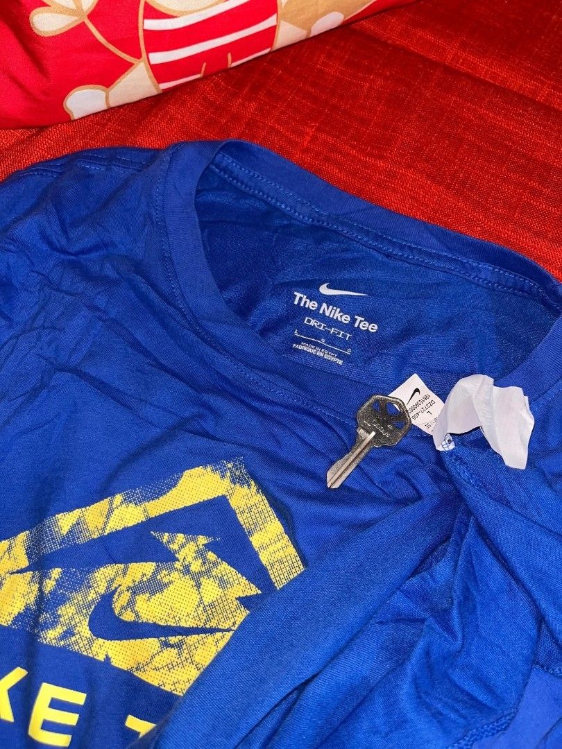 NIKE TRAIL TEE (Category: Tshirts & Polo Shirts ) located in Hinigaran. Submitted by err0n (Listing ID 1466291273, Image 3). Description: NIKE TRAIL T-Shirt •SIZE: LARGE LENGTH 29 x WIDTH 20 •CONDITION: EXCELLENT •NO ISSUE / NO FLAWS.