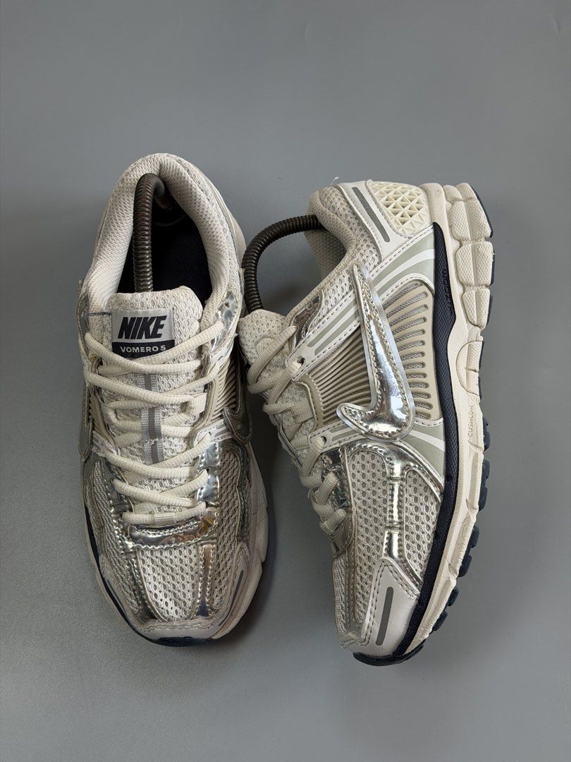 Nike Vomero 5 (Category: Sneakers) located in Manila. Submitted by thriftfinds_dvo (Listing ID 1466311296, Image 1). Description: Nike Vomero5 photo dust Excellent condition (sign of usage) Us 7 mens/8 wmns/cm 25 -Authentic Price:2,500 Loc:Davao city📍.