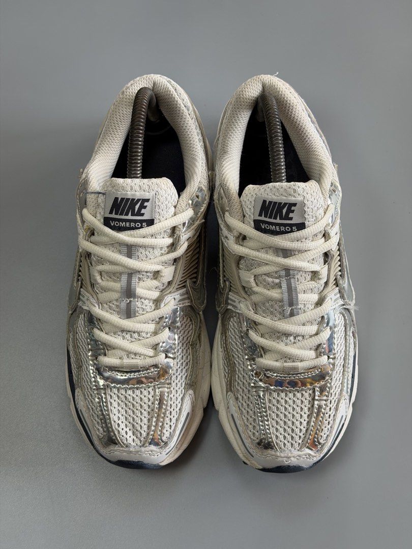 Nike Vomero 5 (Category: Sneakers) located in Manila. Submitted by thriftfinds_dvo (Listing ID 1466311296, Image 2). Description: Nike Vomero5 photo dust Excellent condition (sign of usage) Us 7 mens/8 wmns/cm 25 -Authentic Price:2,500 Loc:Davao city📍.