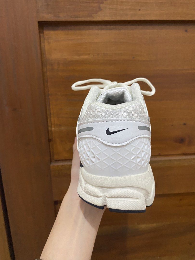 Nike Vomero 5 Photon Dust (Category: Sneakers & Footwear) located in Bulacan. Submitted by trishanic2 (Listing ID 1466256420, Image 3). Description: Nike Zoom Vomero 5 / UA Pair ₱2,150 US 8.0 EUR 39 CM 25 📍Bulacan Can do shipping nationwide. Disclaimer: Color may vary due to lighting..