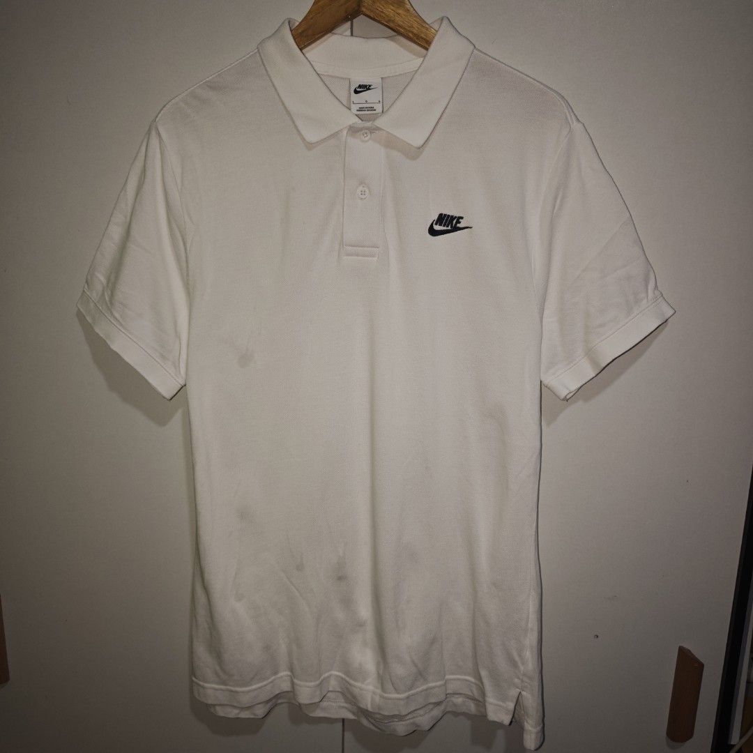 Nike White Polo Shirt Size L (Category: Tshirts & Polo Shirts ) located in Caloocan City. Submitted by thebrokebean_mla (Listing ID 1466333801, Image 1). Description: NIKE POLO Size: Large - Xlarge Width: 22 Length: 29 Color/Color rate: WHITE 9.5/10 Condition: Excellent Presentable Issue: none Mode of payment:GCASH, BANK TRANSFER 📌Color may vary due to lighting📸 📦 Shipping via JNT EXPRESS🚚 📍Location: Caloocan, Metro Manila.