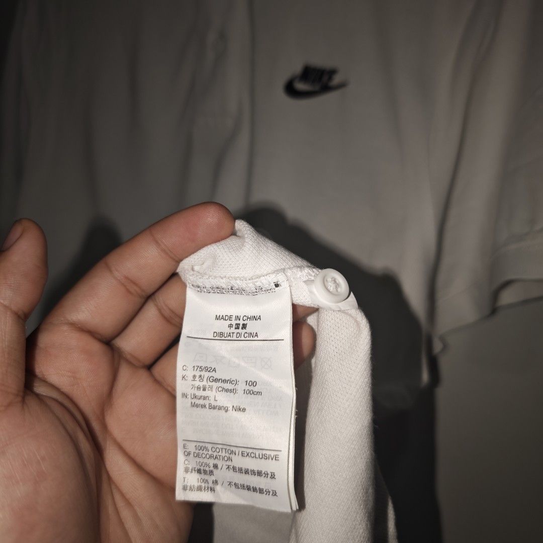 Nike White Polo Shirt Size L (Category: Tshirts & Polo Shirts ) located in Caloocan City. Submitted by thebrokebean_mla (Listing ID 1466333801, Image 3). Description: NIKE POLO Size: Large - Xlarge Width: 22 Length: 29 Color/Color rate: WHITE 9.5/10 Condition: Excellent Presentable Issue: none Mode of payment:GCASH, BANK TRANSFER 📌Color may vary due to lighting📸 📦 Shipping via JNT EXPRESS🚚 📍Location: Caloocan, Metro Manila.