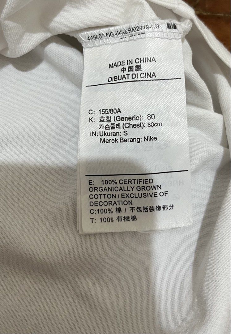 Nike White T-Shirt (Category: Tshirts & Polo Shirts ) located in Manila. Submitted by oloip.thrift (Listing ID 1466314978, Image 3). Description: Size: S to M Dimes: 18/26 Excellent condition No issue Color rate: 10/10.