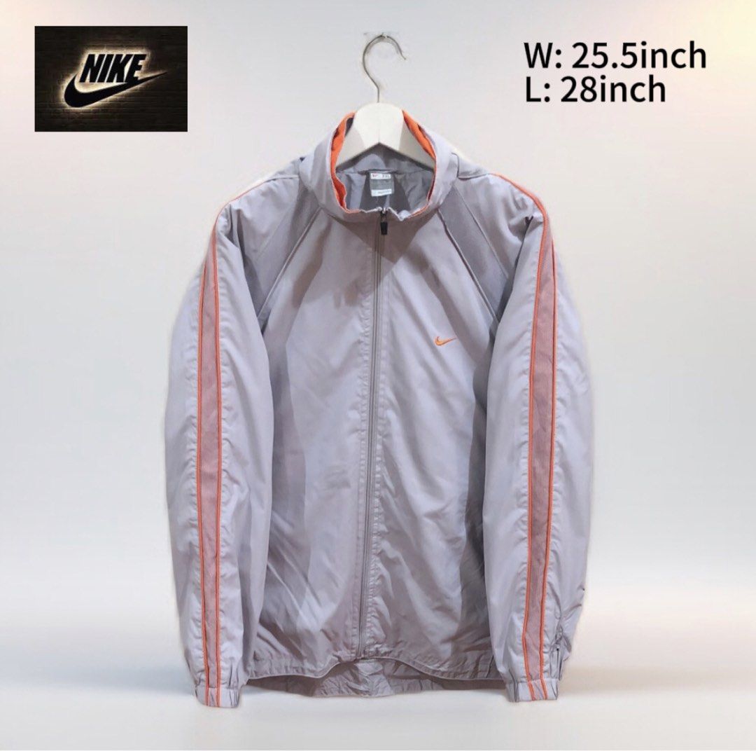 Nike Windbreaker Jacket Gray (Category: Coats, Jackets and Outerwear) located in Oas. Submitted by alithrifthunter (Listing ID 1466279170, Image 1). Description: Issue last pic.