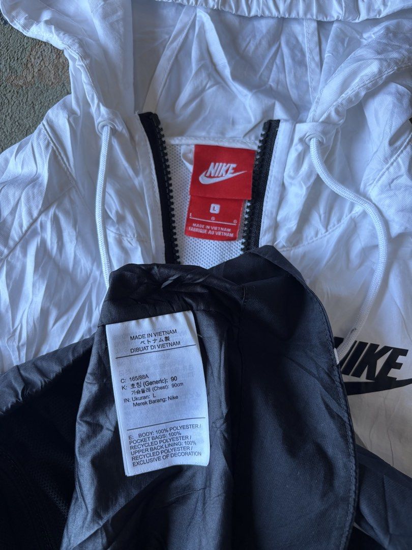 Nike Windrunner Women's zip up jacket (Category: Coats, Jackets and Outerwear) located in General Santos City (Dadiangas). Submitted by scrtshp (Listing ID 1466172351, Image 2). Description: 21x22-25 Size L actual for HER no issue/In excellent condition washed and ready to wear.