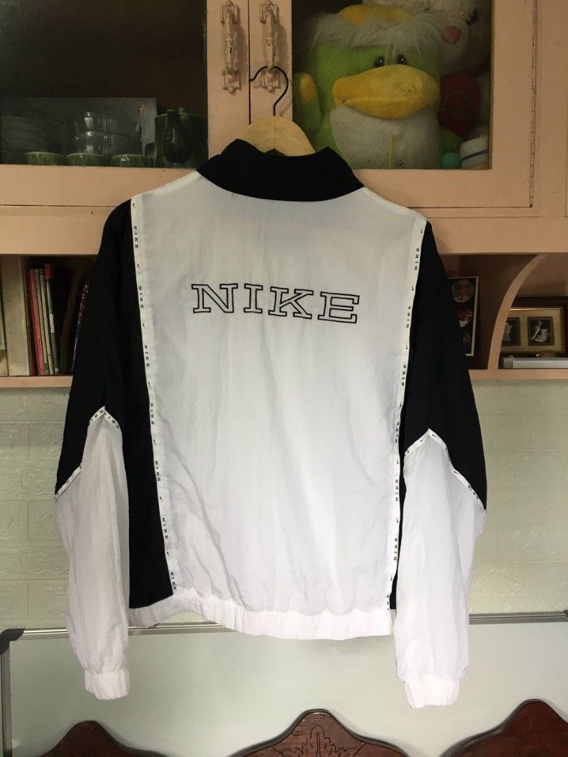Nike Woven Windbreaker 💎 (Category: Coats, Jackets and Outerwear) located in Tuguegarao City. Submitted by dip_thrifts (Listing ID 1466209367, Image 2). Description: Nike Woven Windbreaker 💎 28 width pit to pit × 21 hem × 24 length Best fit medium Authentic / legit 9.5/10 color rate or better 9.5/10 condition or better Nike and swoosh all over tape design Nike embroid spellout Complete tags No issue.