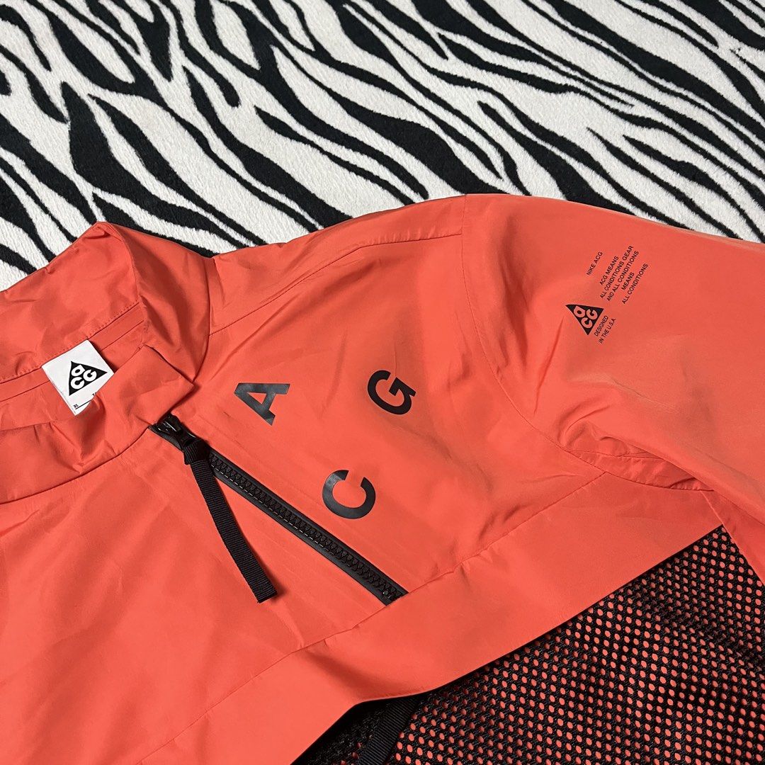 Nike x ACG NYLON SHELL JACKET (Category: Coats, Jackets and Outerwear) located in Manila. Submitted by royaldripmanila (Listing ID 1466279123, Image 2). Description: Sign of usage W26.5 L31.