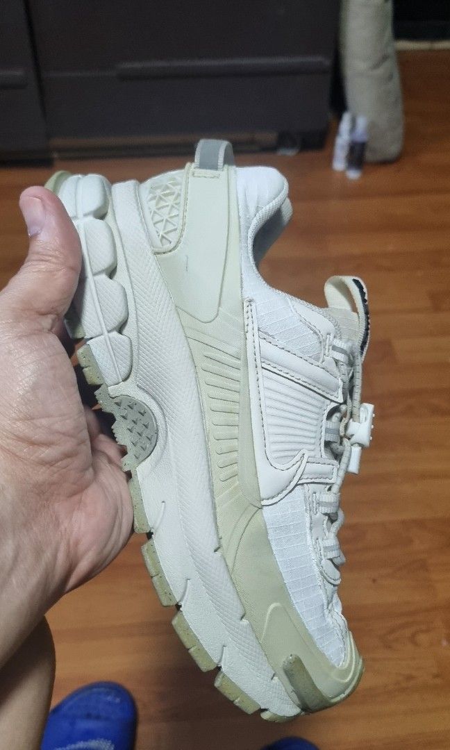Nike Zoom Vomero Roam "Summit White" (Category: Sneakers) located in Manila. Submitted by myno23lenel (Listing ID 1463607129, Image 2). Description: For sale Nike Zoom Vomero Roam "Summit White" sneakers for womens size 5 euro 35.5 , 100% authentic No box, signs of usage ,normal The only issue is minimal stains,repainted presentable pair For only 1.4k Location Fairview.