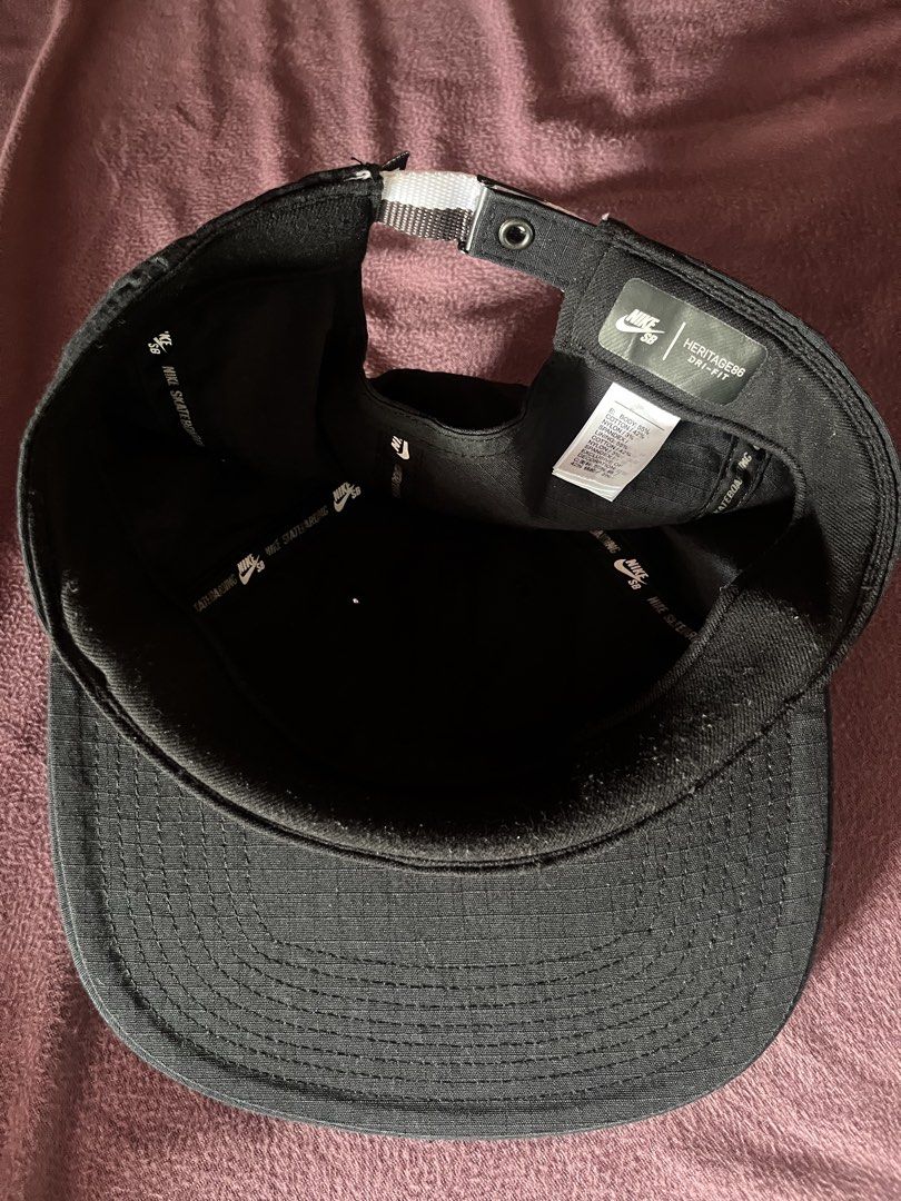 NikeSB panel (Category: Coats, Jackets and Outerwear) located in Binalbagan. Submitted by styxsfaren43098 (Listing ID 1466250860, Image 2). Description: NikeSB panel good as new no issue cr:10/10 price:1200 only pm.....