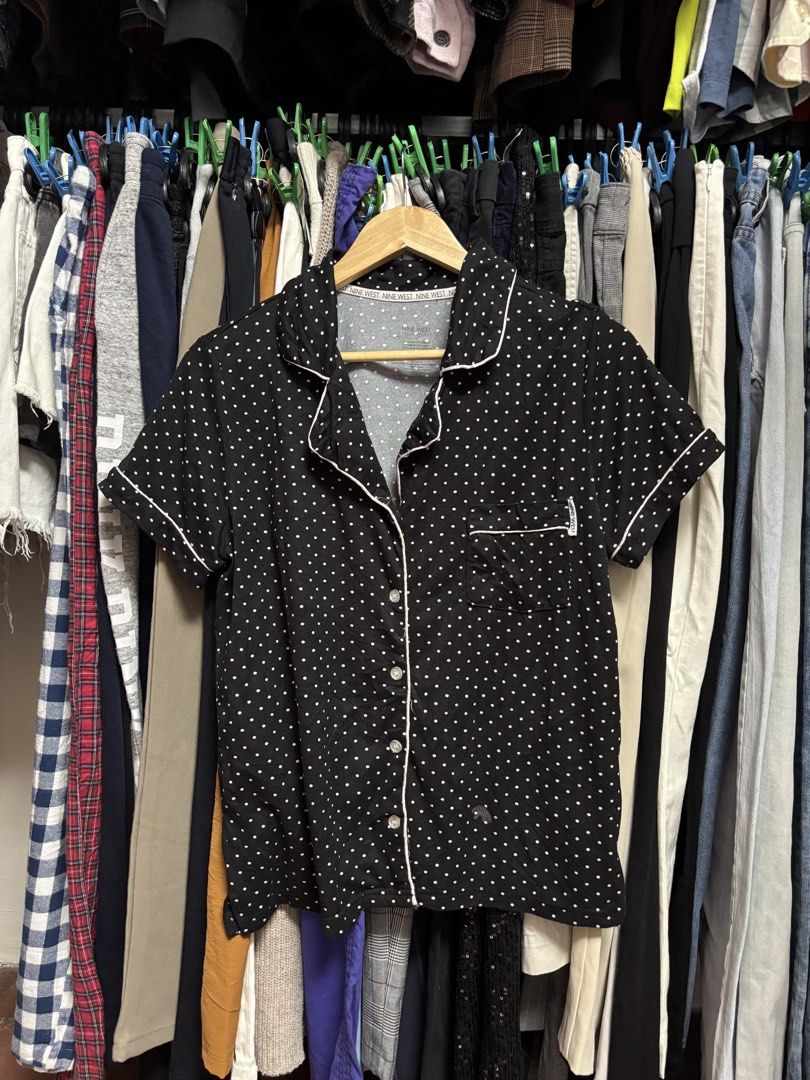 nine west sleepwear (Category: Blouses) located in Pila. Submitted by isabelasthriftclothes (Listing ID 1466300972, Image 1). Description: .