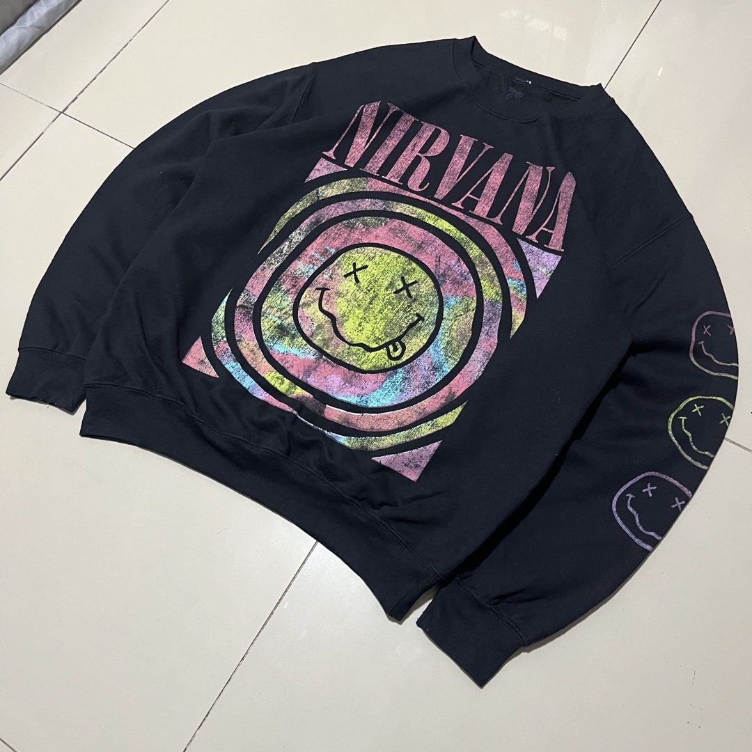 NIRVANA CREWNECK LONGSLEEVE (Category: Coats, Jackets and Outerwear) located in Manila. Submitted by balanse (Listing ID 1466167297, Image 3). Description: SIZE: M ON TAG DIMES: 23W X 28L EXCELLENT CONDITION 9.9 HONEST COLOR RATE. ISSUE: HAIRLINE.