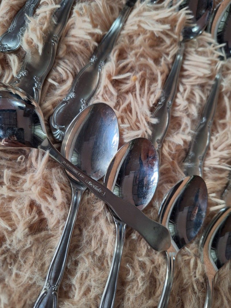 Noritake Palace Cutlery 15-Piece Set (Category: Dinnerware & Cutlery) located in Manila. Submitted by anotherhap50796 (Listing ID 1466279728, Image 3). Description: Noritake Palace pattern cutlery set. Includes 15 pieces total: spoons, forks, knives, and serrated knives. Classic design with detailed handles. Stainless steel material, branded on the back of the handles. Great addition to your dining table for everyday meals or special dinners. Cle