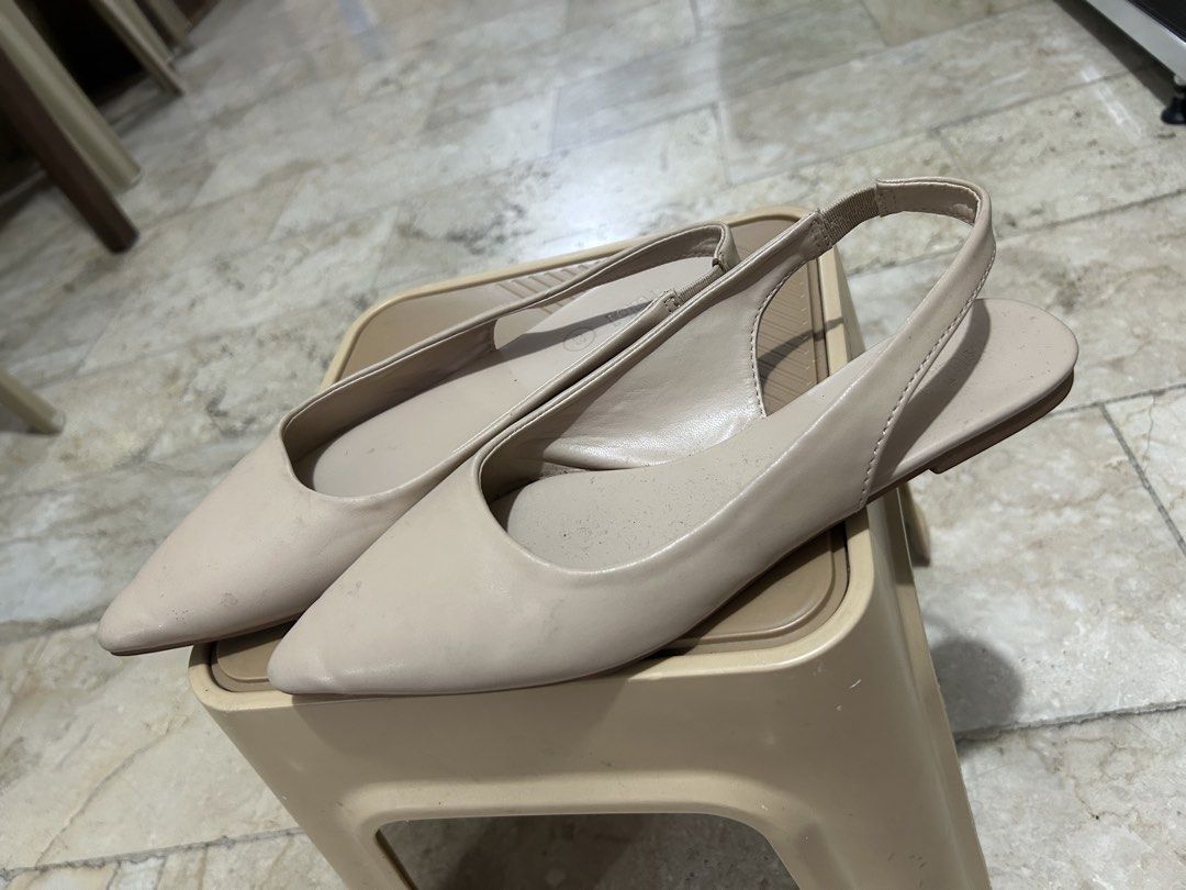 Nude Pointed Toe Slingback Flats Size 38 (Category: Flats & Sandals) located in Makati City. Submitted by charavelasco (Listing ID 1466237930, Image 2). Description: - Style: Nude pointed toe flats with slingback strap - Size: 38 (marked on inner sole) - Comfort: Easy slip-on design with elastic back - Versatility: Neutral shade matches any outfit, ideal for work or daily outings.