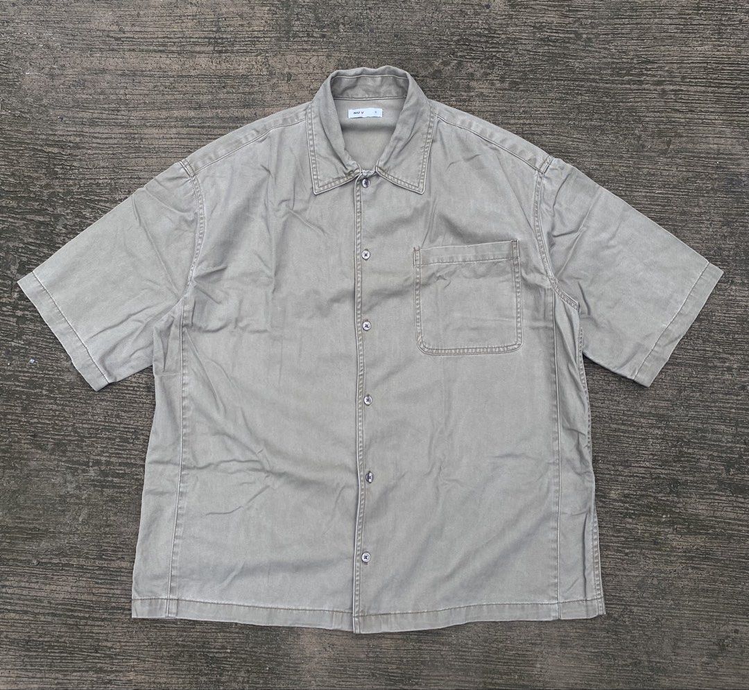 NUV Oversized Boxy Polo Button Down (0171) (Category: Formal Shirts) located in Cebu City. Submitted by czar0518 (Listing ID 1466249953, Image 1). Description: NUV Oversized Boxy Polo Button Down Width 22 Length 28 Excellent condition No issue Dm sure buyer.📩.