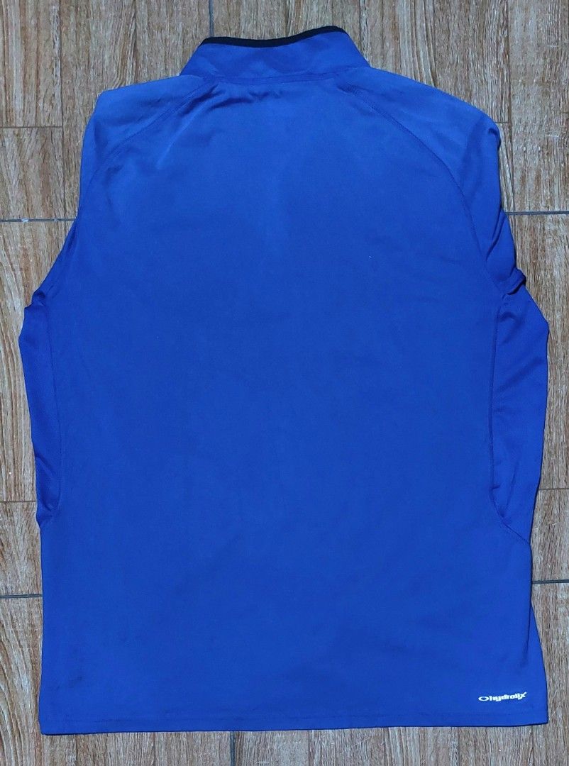 Oakley Hydrolix Quarter Zip LS (Category: Activewear) located in Baguio. Submitted by wagwagan_001 (Listing ID 1466331737, Image 2). Description: excellent medium 22 x 28.