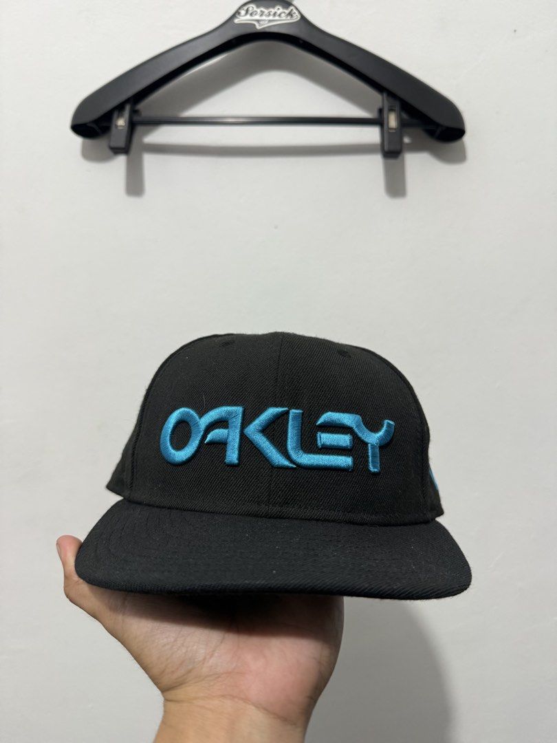 Oakley new era 2009 cap (Category: Caps & Hats) located in Sorsogon. Submitted by jovert_23alviz (Listing ID 1466157295, Image 1). Description: Excellent No issue.