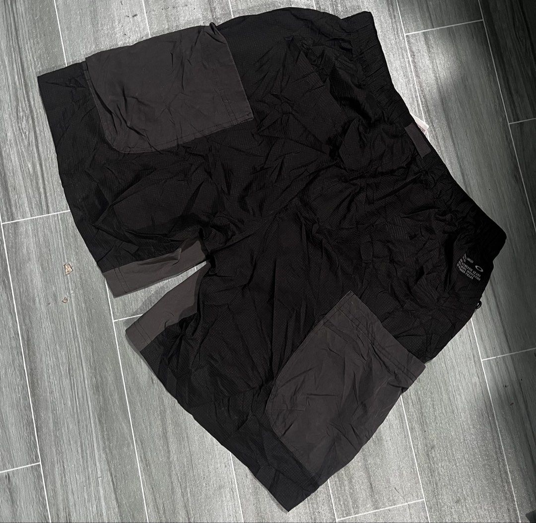 Oakley Technical Cargo Shorts Black Regular Fit Size S (Category: Shorts) located in Cabuyao City. Submitted by undergroundthrift03 (Listing ID 1466319469, Image 2). Description: - Brand: Oakley - Color: Black - Style: Technical shorts with built-in belt and buckle closure - Fit: Regular fit with adjustable waist - Material: Lightweight nylon ripstop (polyester, polyamide, elastane blend) - Storage: Multiple utility pockets with secure zip closur