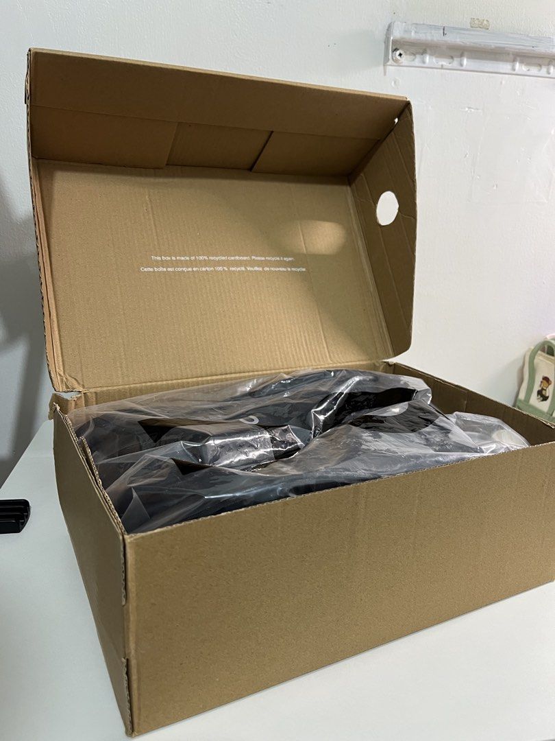 OC x Loewe (Category: Sneakers) located in Manila. Submitted by beybelle (Listing ID 1466277161, Image 2). Description: Brand New OC x Loewe From Vietnam .