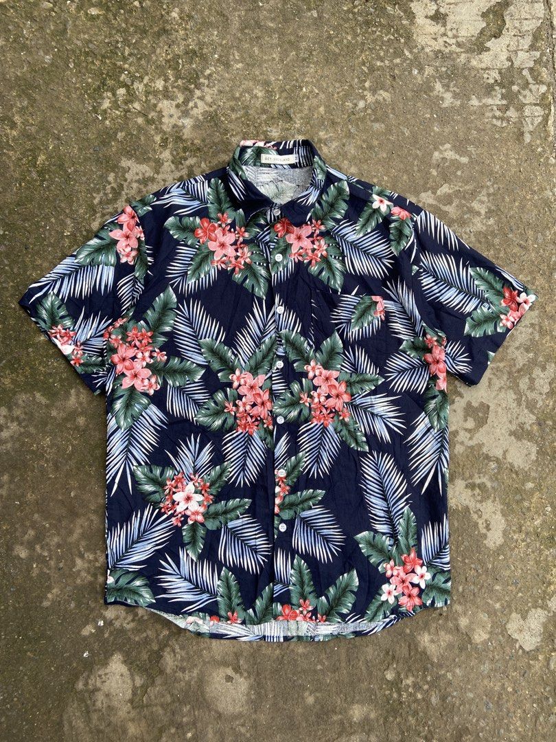 OCT SECISLAND HAWAIIAN POLO BUTTON DOWN (Category: Tshirts & Polo Shirts ) located in Davao. Submitted by re.worn082 (Listing ID 1466205443, Image 1). Description: •MEDIUM W20 L26 •GOOD AS NEW CONDITION 🏷️280 ADD SHIP 📩DM.